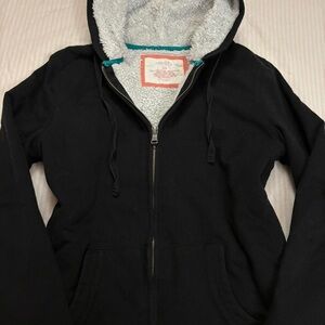 00s black faux fur lined zip up